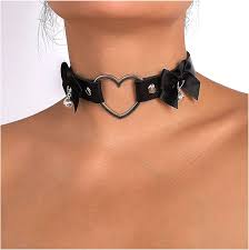 Collar de Gargantilla de Cuero con Corazón y Cascabeles